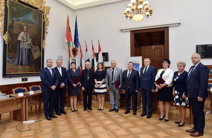 Szívesen áldoznak idejükből, hogy másokon segítsenek