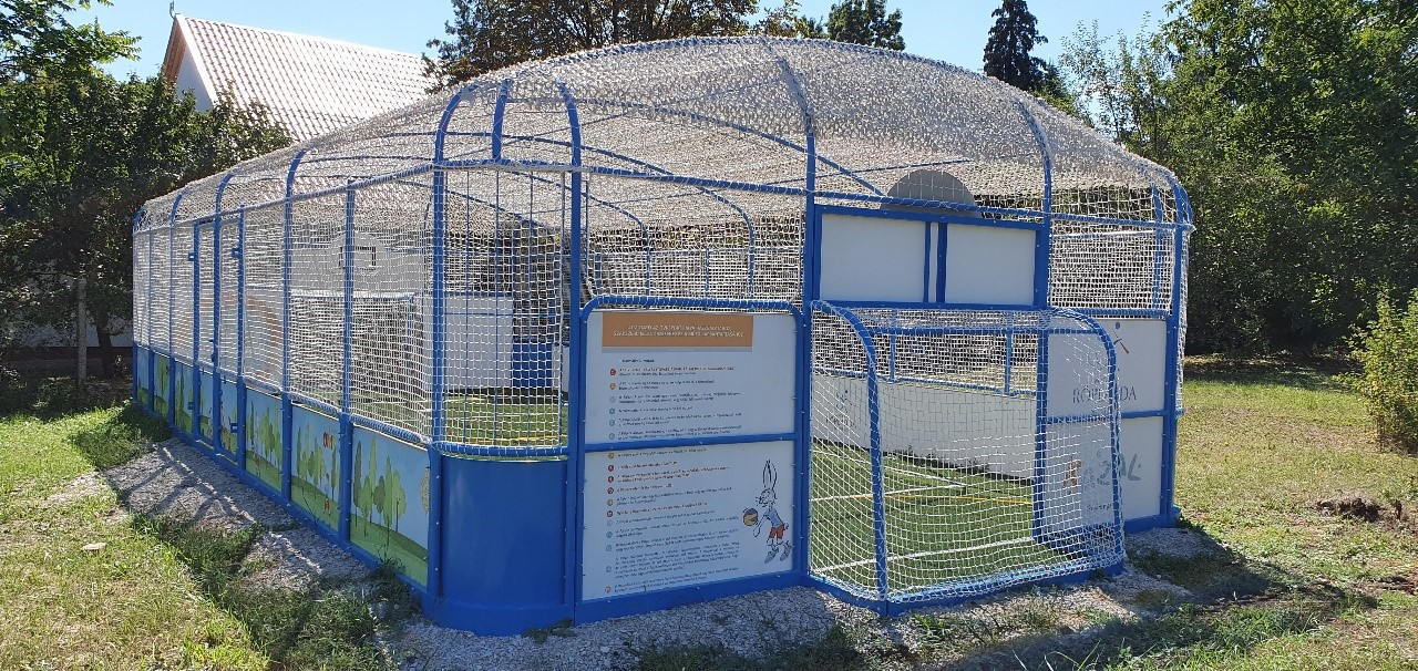 ÚJ FEDETT SPORTPÁLYÁT KAPOTT A NAPSUGÁR ÓVODA