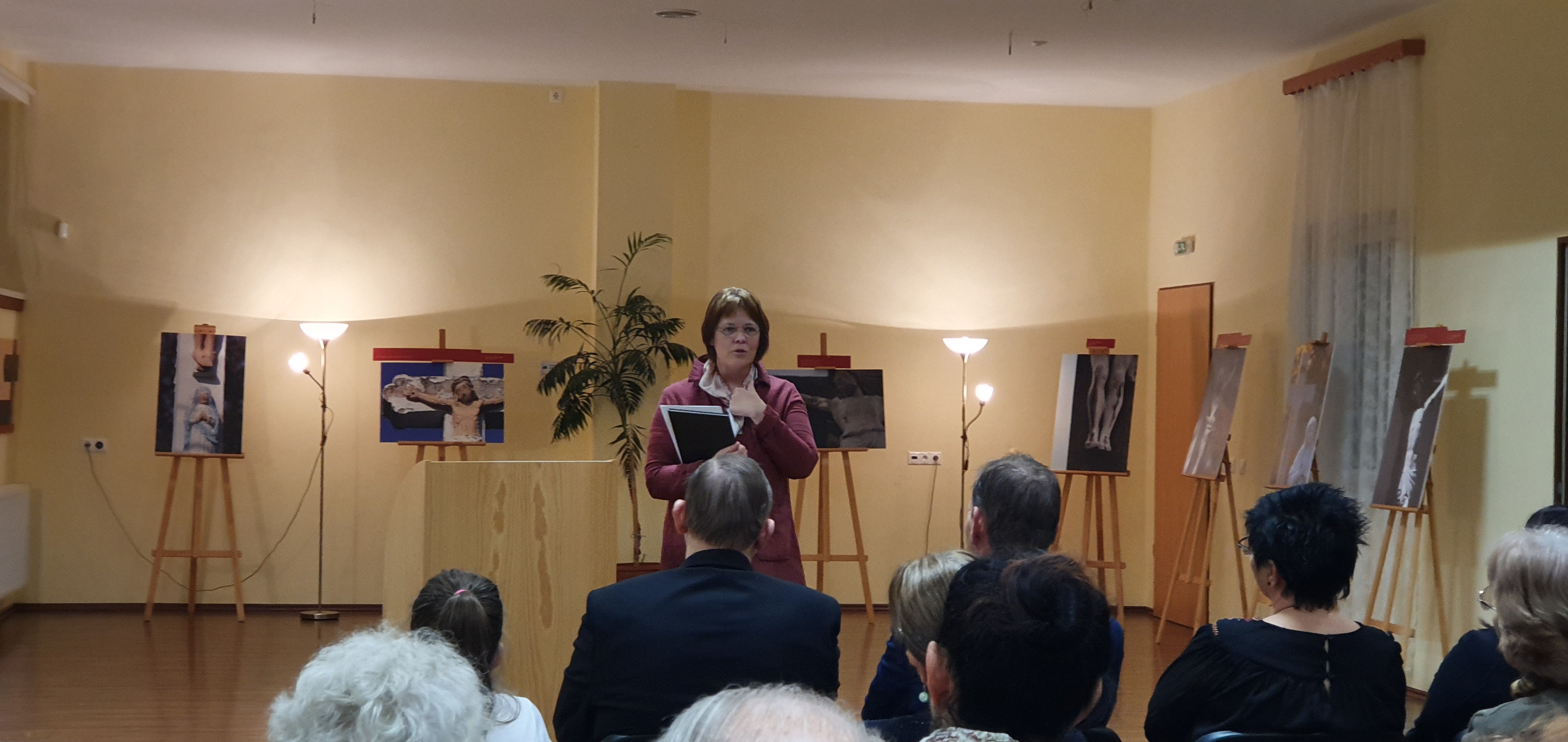 Fotókiállítás nyílt a Saári Közösségi Házban